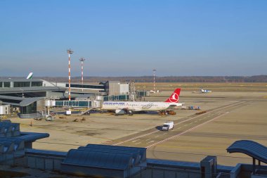 Milan Malpensa, İtalya - Kasım, 2017 yaklaşık: Milan-Malpensa Havalimanı'ndan, Terminal 1 göster.
