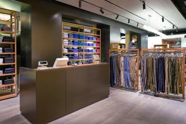 Rome, İtalya - Kasım, 2017 yaklaşık: ekranda bir ikinci amiral gemisi mağaza Rinascente Roma, giyim.