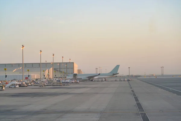 Modernes Frachtjet Flugzeugtaxi Internationalen Flughafen Doha — Stockfoto