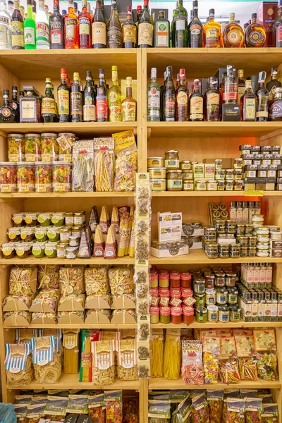 ローマ イタリア 2017年 月年頃 ローマの食料品店の棚 — ストック写真