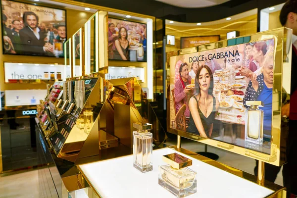 意大利罗马 2017年11月 在罗马 Rinascente 的第二家旗舰店展出的 Dolce Gabbana 香水瓶 Dolce Gabbana — 图库照片