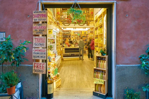 Rome Talya Kasım 2017 Yaklaşık Roma Bir Bakkal Dükkanı — Stok fotoğraf