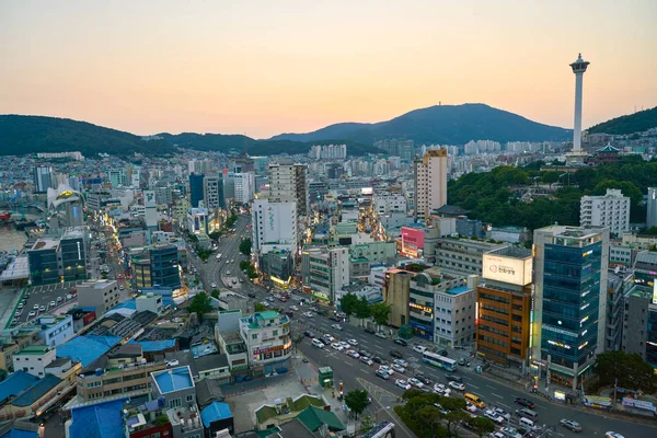 韩国釜山 2017年5月 乐天百货对釜山的看法 原名釜山 是韩国仅次于首尔的第二人口最多的城市 — 图库照片