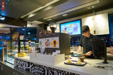 Shenzhen, Çin - Circa Şubat, 2019: Shenzhen Mccafe işçi, Çin