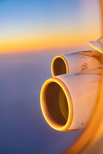 Vista da aeronave Emirates Airbus A380 . — Fotografia de Stock