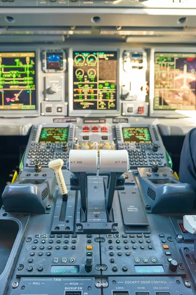 Alitalia Cityliner Embraer ERJ-175STD. — стокове фото