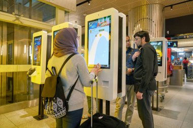 Mcdonald's'ta kendi kendine sipariş veren kiosklar