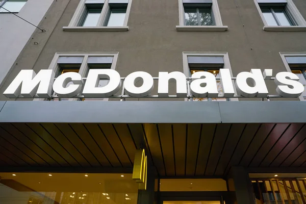 Ristorante McDonald's a Zurigo — Foto Stock