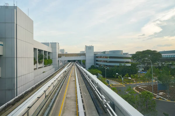 Changi Havalimanı'na Skytrain