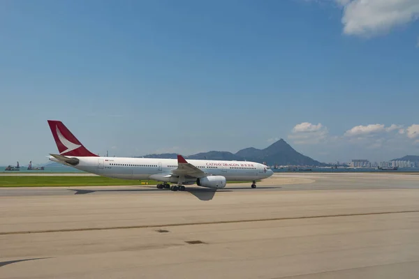 Cathay Dragon Airbus A-330 — Φωτογραφία Αρχείου