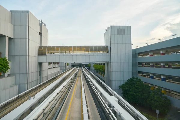 Changi Havalimanı'na Skytrain