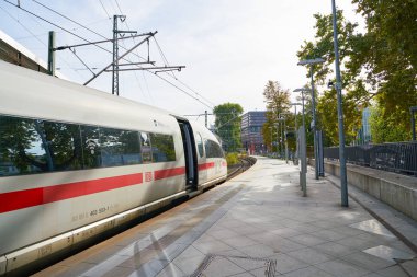 Köln, Almanya - Eylül 2018: Köln, Almanya 'da bir tren görüldü.
