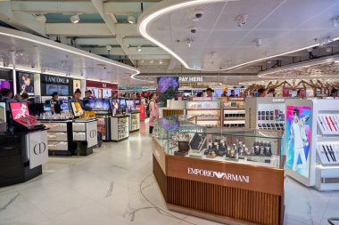 Hong Kong Uluslararası Havaalanında Gümrüksüz