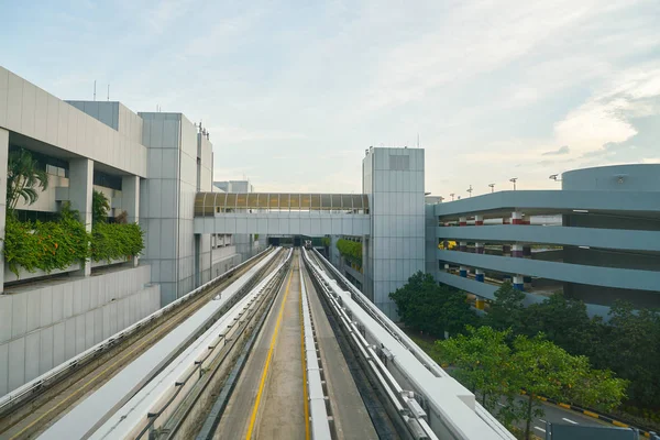 Changi Havalimanı'na Skytrain