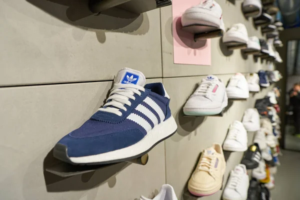 Tienda Adidas — Foto de Stock