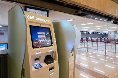 self-servis check-in kiosks