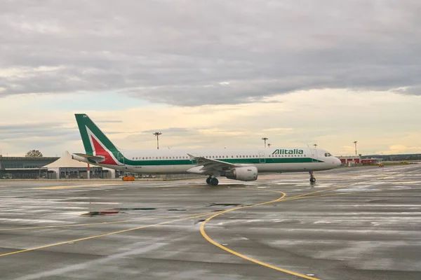 Roma Italia Circa Novembre 2017 Aeromobili Alitalia All Aeroporto Internazionale — Foto Stock