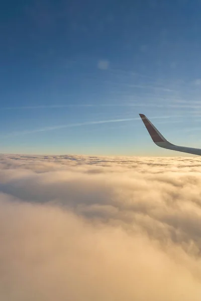 Kilátás a modern sugárhajtású repülőgépekről — Stock Fotó