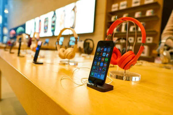 Apple store — Stock Photo, Image