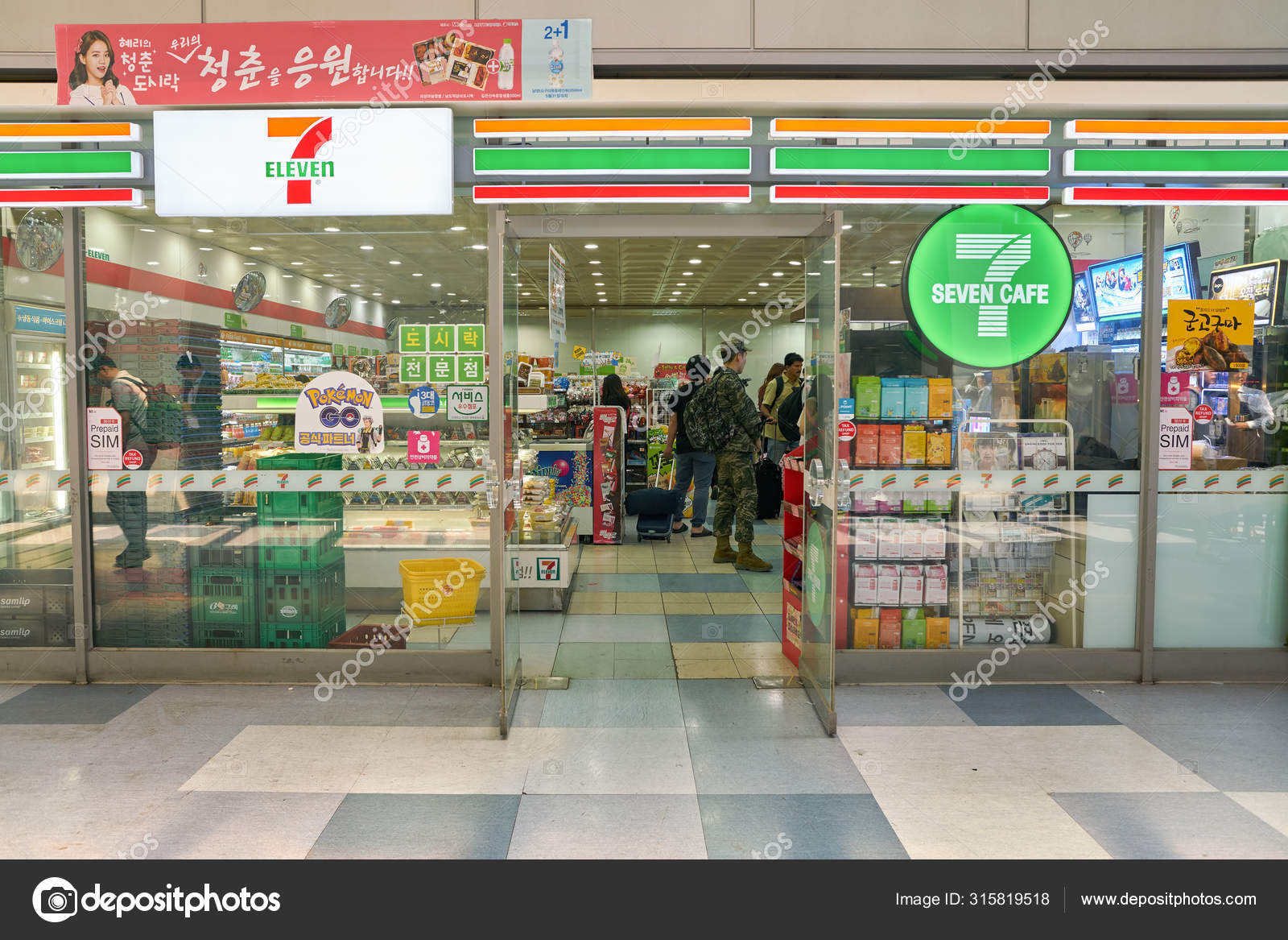 7-Eleven toko kelontong — Foto Editorial Stok © teamtime #315819518