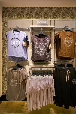 Roma, İtalya - Kasım 2017: Roma 'daki Rock Shop' un iç çekimi. 