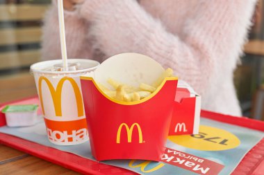 McDonalds 'daki kadın.