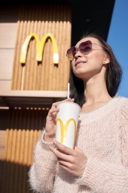 McDonalds 'daki kadın.