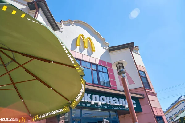 Mcdonald 's restaurant — Stockfoto