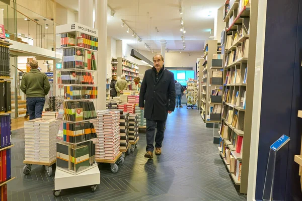 Книжный магазин Риццоли — стоковое фото