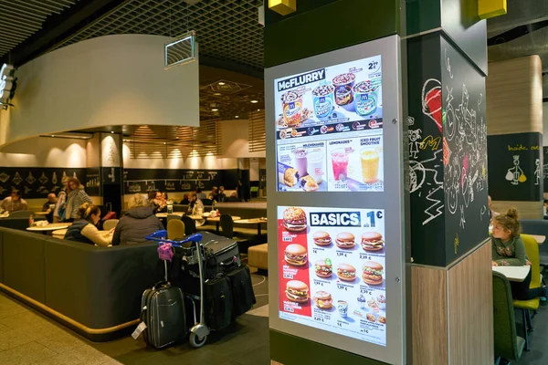 McDonald's restaurant — Stock Photo, Image