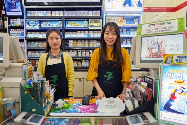 Tienda de conveniencia 7-Eleven — Foto de Stock