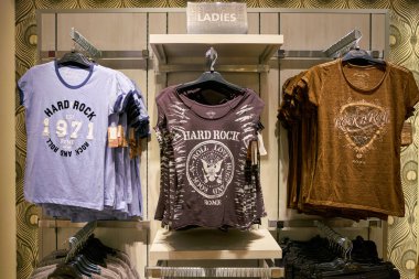 Roma, İtalya - Kasım 2017: Roma 'daki Rock Shop' un iç çekimi. 