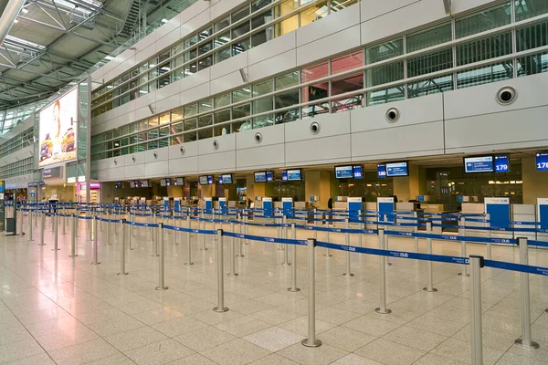 Düsseldorfi nemzetközi repülőtér — Stock Fotó