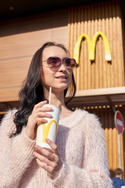 McDonalds 'daki kadın.