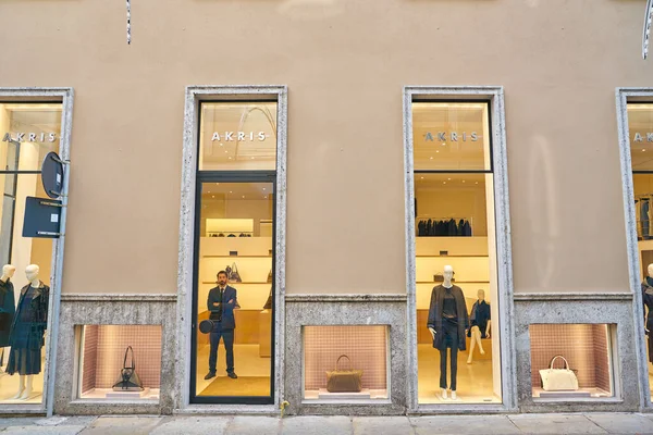 A store in Milan. — Stock Photo, Image