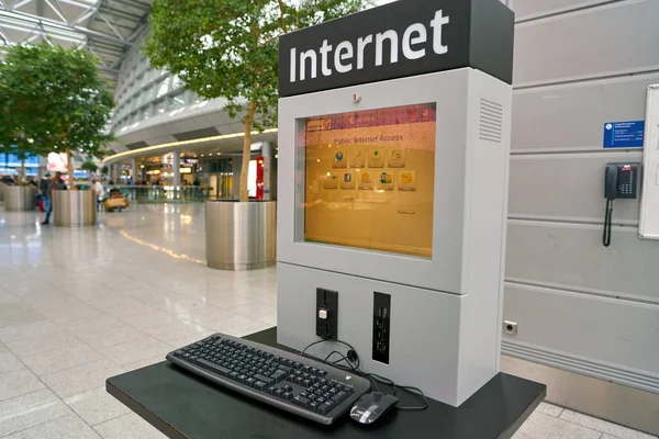 Dusseldorf airport — Stock Photo, Image