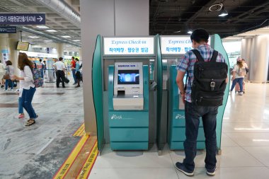 self-servis check-in kiosks
