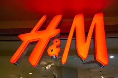 h & m
