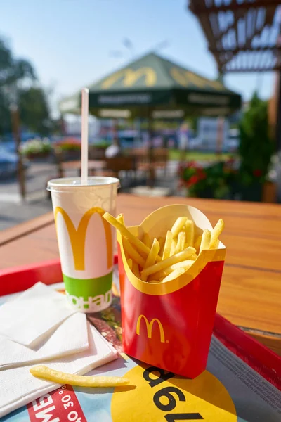 Mcdonald 's restaurant — Stockfoto