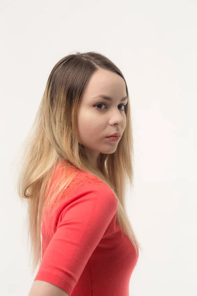 Retrato Uma Menina Vestido Vermelho — Fotografia de Stock