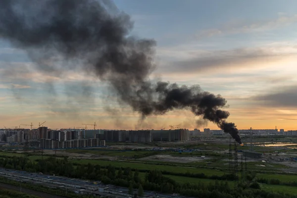 Fumo Nero Dalla Combustione Dei Detriti Città — Foto Stock