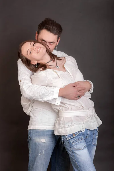 Portrait Studio Couple Chemises Blanches — Photo