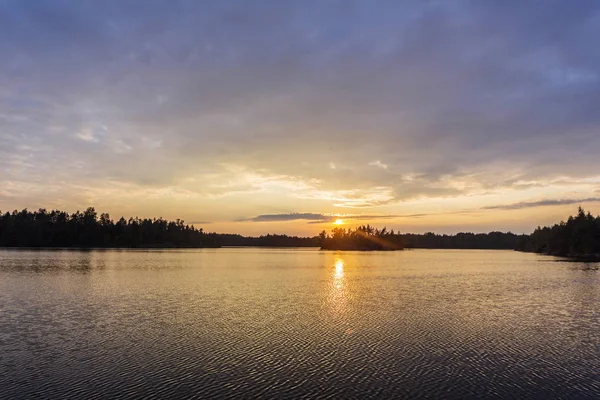 Tramonto Drammatico Estate Lago Boschivo — Foto Stock