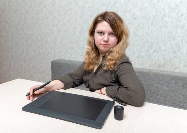 Girl Table Black Graphic Tablet — Stock Photo, Image