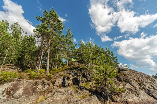 Tente Touristique Sur Les Rochers Dans Forêt Été — Photo