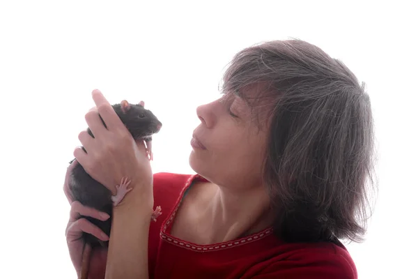 Ritratto Una Donna Con Ratto Domestico Nero Isolato — Foto Stock