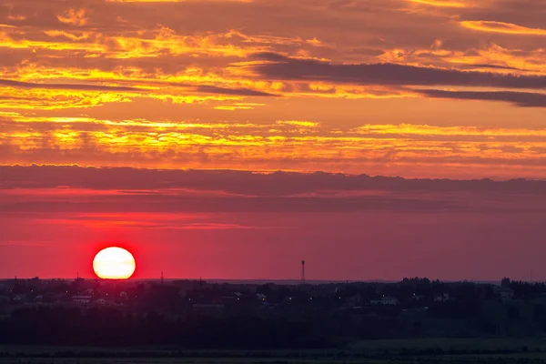 Солнце Над Горизонтом Небе Облаками Закате — стоковое фото