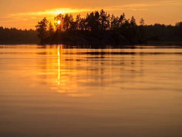 Tramonto Drammatico Con Riflessi Lago Boschivo — Foto Stock