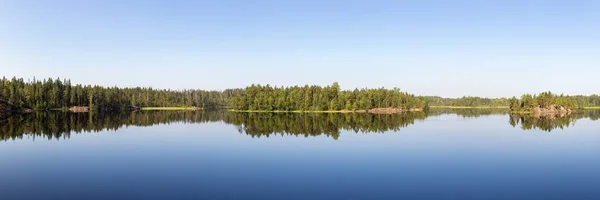 Panorama Van Het Meer Van Een Bos Rust Van Een — Stockfoto