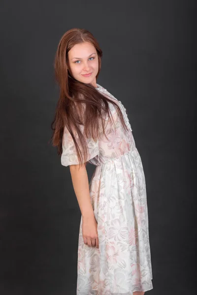 드레스에 날씬한 여자의 초상화 — 스톡 사진